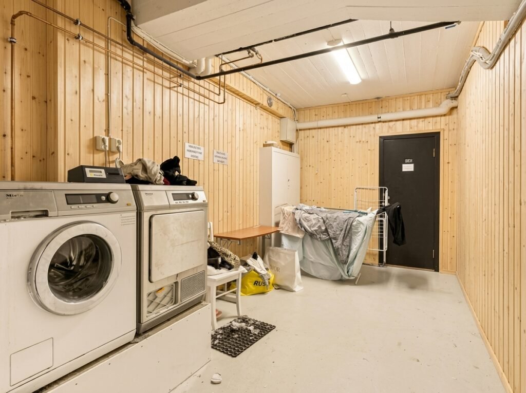 10 Signs It's Time to Schedule a House Cleanout Service