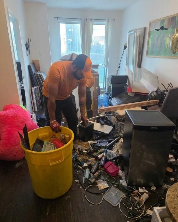 Hoarding Cleanouts in Schomberg from Live Junk Free